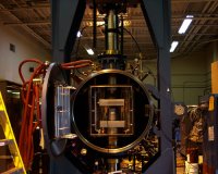 1800度真空熱壓爐：10噸壓力